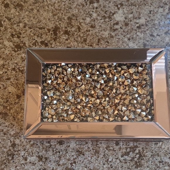 Elegant Rose Gold Jewelry Box - Picture 6 of 8